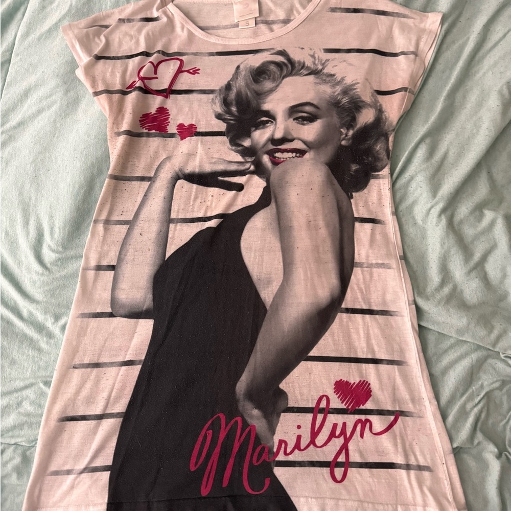 Graphic T-Shirt with Iconic Print